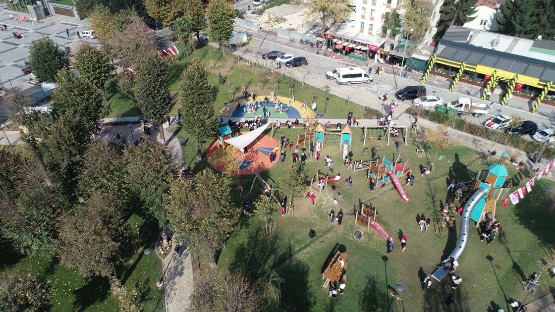 Düzce'de 'Millet Bahçesi' hizmete açıldı.