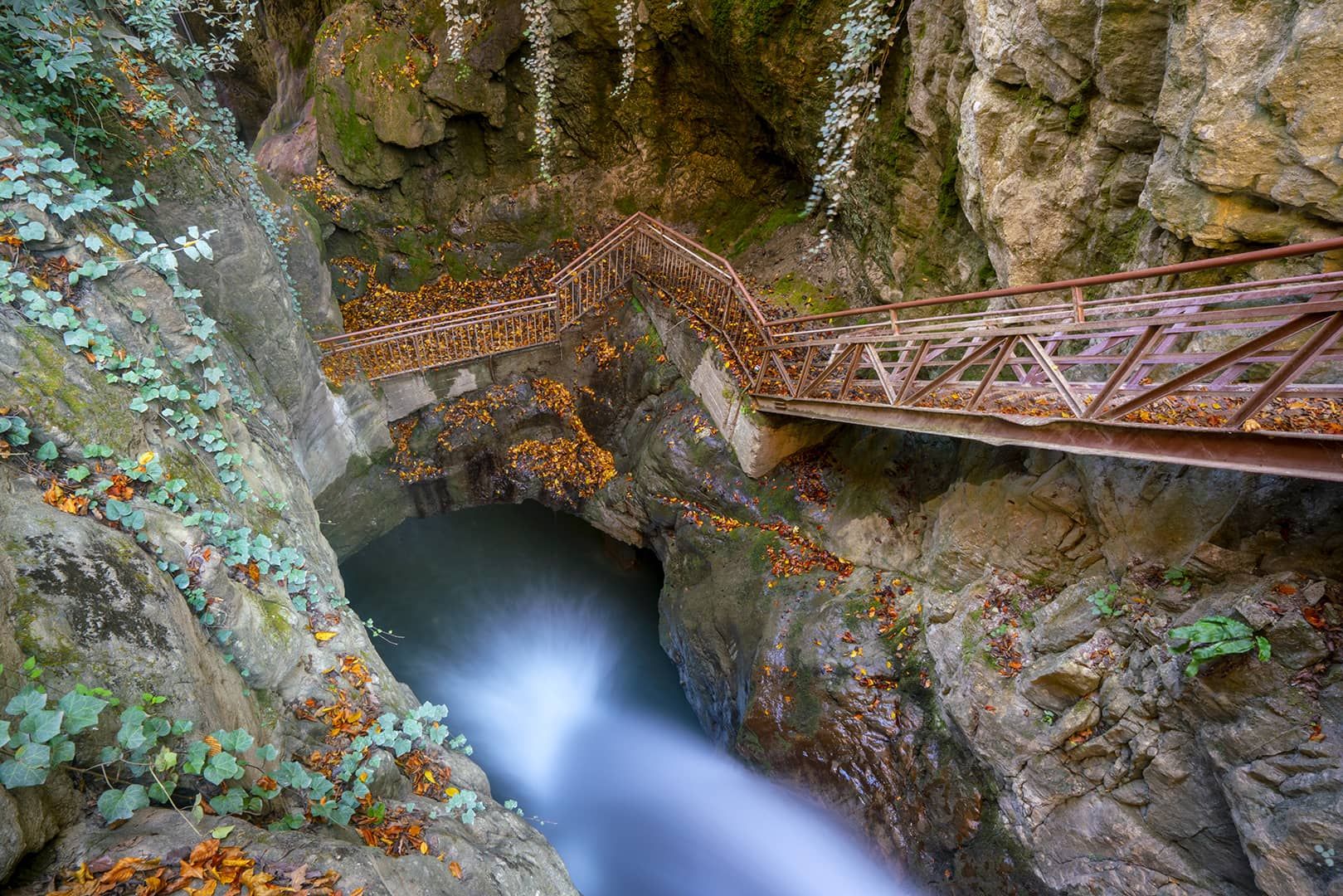 Samandere Şelalesi Tabiat Anıtı