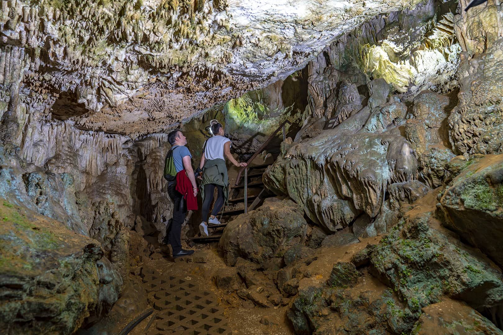Fakıllı Mağarası